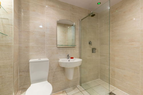 Photo 19 - Light and Spacious 2 Bedroom Flat in Heart of Edinburgh