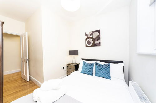 Photo 8 - Bright 3 Bedroom Apartment in Hammersmith