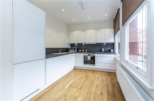 Foto 12 - Bright 3 Bedroom Apartment in Hammersmith