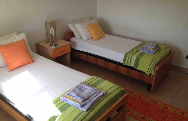 Quaint Little apt for 4 With Pool - Foto 5