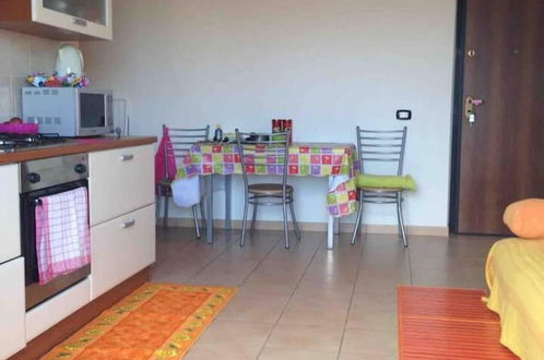 Foto 6 - Lovely Apartment With Pool in Calabria Sleeps 4