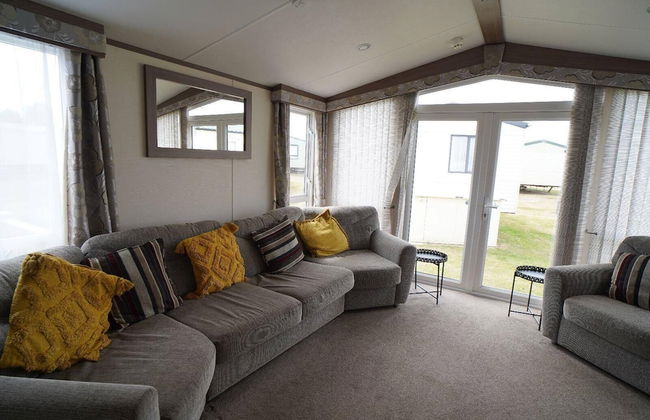 Pets Stay Free 8 Berth lux van Heacham Beach - Photo 10