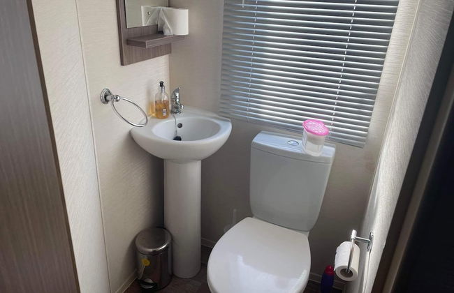 Pets Stay Free 8 Berth lux van Heacham Beach - Photo 11