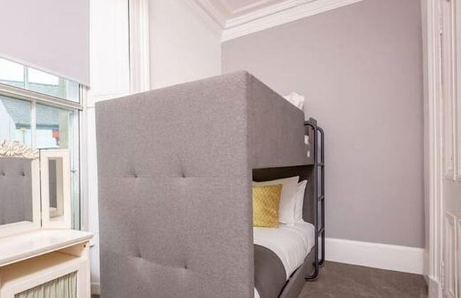 The Doctors Hoose Street Parking - Foto 6