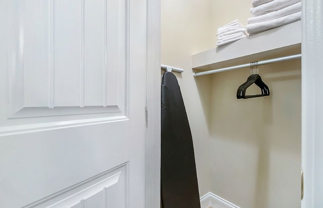 2BD Spacious condo Steps from ST Charles - Photo 4