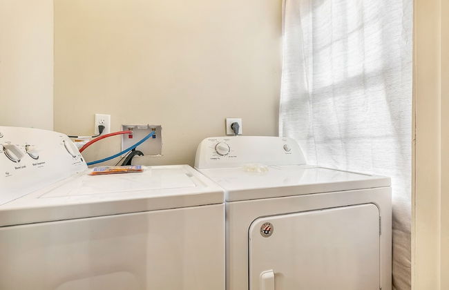 2BD Spacious condo Steps from ST Charles - Photo 10