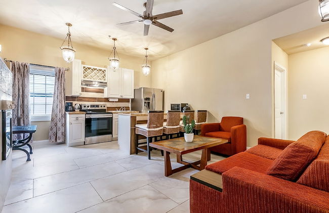 2BD Spacious condo Steps from ST Charles - Photo 7