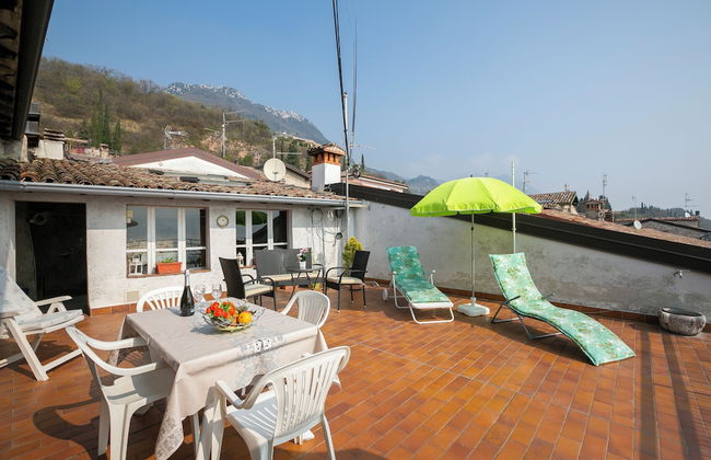 Angela -terrace & Beautiful View Lake - Photo 1