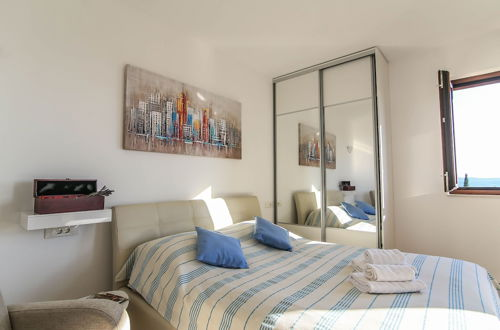 Foto 5 - Spacious Apartment, Private Terrace in the Countryside, Wi-fi and Parking