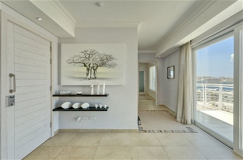 Foto 18 - Luxury Apartment inc Pool Views