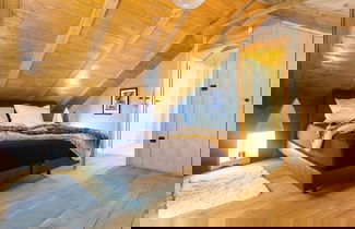 Foto 2 - Amazing Chalet with Private Garden, Hot Tub, Sauna, Great Location by the River
