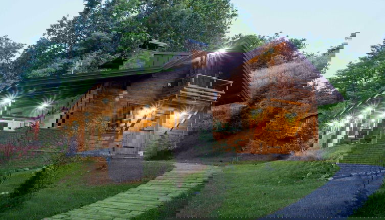 Foto 1 - Amazing Chalet with Private Garden, Hot Tub, Sauna, Great Location by the River