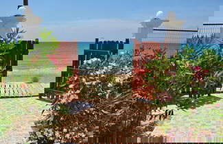 Foto 1 - Beachfront Vacation Home 