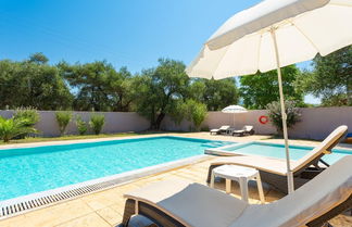 Photo 2 - Villa Popi Large Private Pool Walk to Beach A C Wifi - 2820