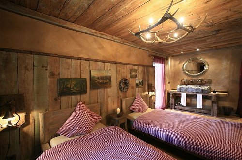 Foto 3 - Luxurious Chalet with Hot Tub & Sauna in Thirimont