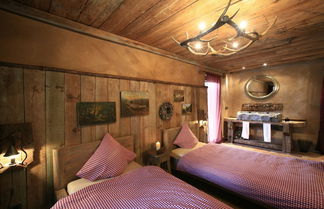 Foto 3 - Luxurious Chalet with Hot Tub & Sauna in Thirimont