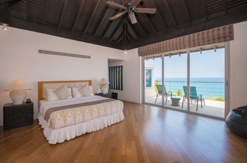 Photo 2 - Beautiful 3-Bedroom Villa at Surin Beach
