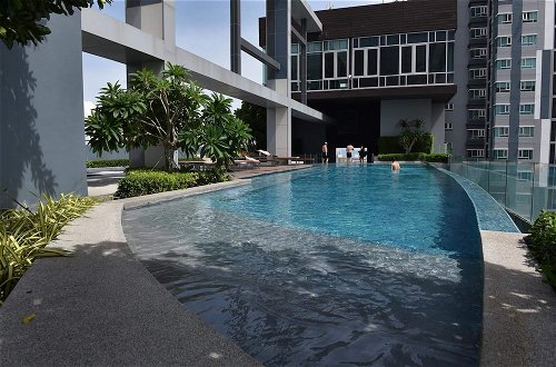 Photo 16 - Centric Royal by Swimming Pool