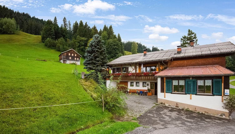 Foto 1 - Vintage Holiday Home in Vorarlberg Near Ski Area