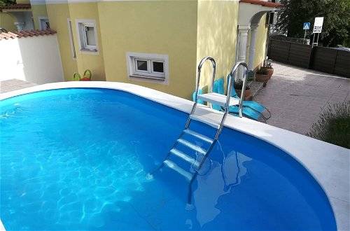 Foto 11 - Charming Home With Swimming Pool and Beautiful Covered Terrace
