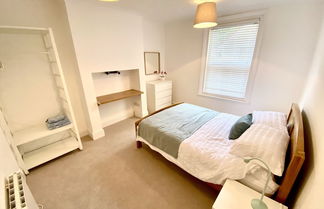 Photo 2 - Spacious Two Bed Apartment in Poole