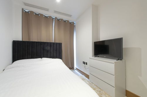 Photo 2 - Lovely 2-bed Luxury Apartment in City of London