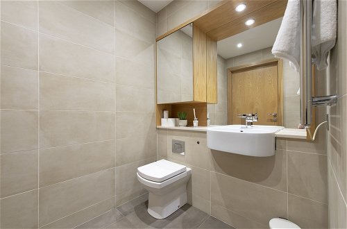 Photo 16 - Lovely 2-bed Luxury Apartment in City of London