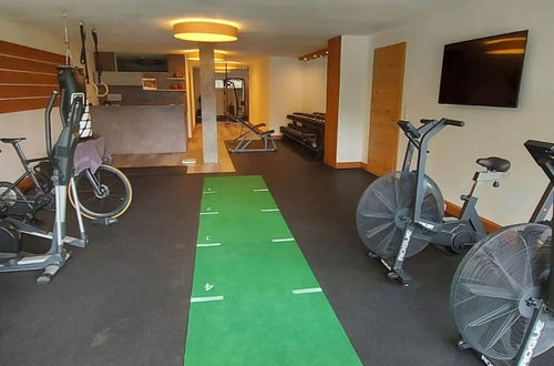 Photo 18 - Inviting Flat in Hart With Fitness Room