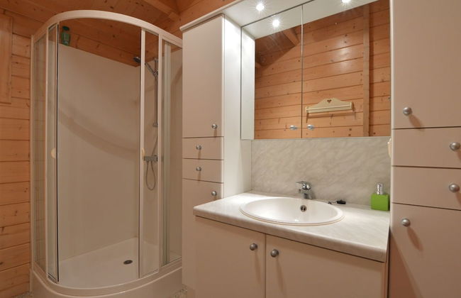 Peaceful Chalet Retreat - Photo 10