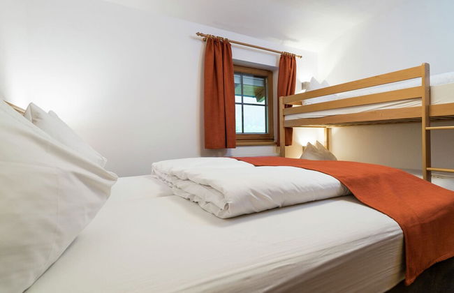 Spacious Chalet near Ski Area in Saalbach-Hinterglemm - Photo 2