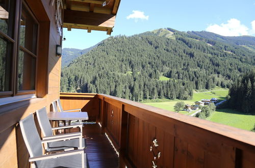 Foto 1 - Spacious Chalet near Ski Area in Saalbach-Hinterglemm