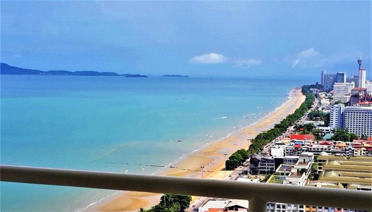 Photo 1 - 30th Floor Beach Condo With Stunning sea Views