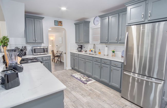 Splendid Gated 4 BR 2 BA Home Near Downtown - Foto 11
