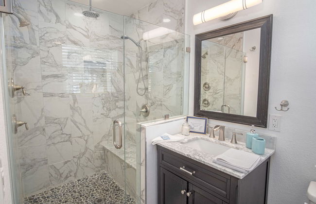 Splendid Gated 4 BR 2 BA Home Near Downtown - Foto 18
