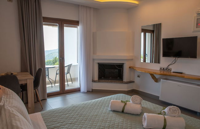 Aelia Mount Suites - Photo 3