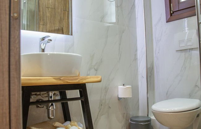 Aelia Mount Suites - Photo 16