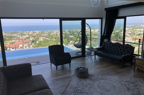 Foto 9 - Ultra Lux Sea View Villa in Kyrenia