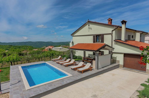 Photo 1 - Spacious Apartment in Pazin With Pool