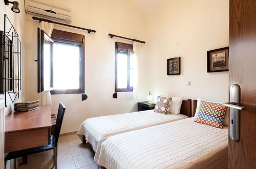 Photo 4 - Family Friendly Villa Bluefairy With Private Pool, Near Restaurants & Beach