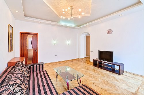 Photo 11 - 3 Bedroom Apartment near Deribasovskaya