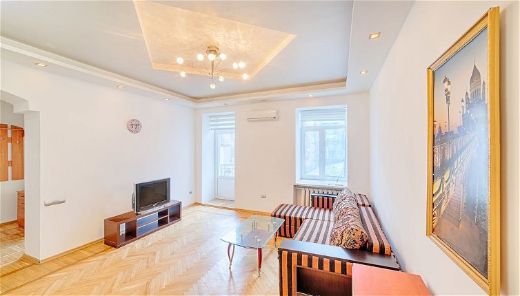Photo 1 - 3 Bedroom Apartment near Deribasovskaya