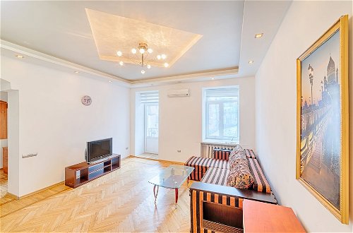 Photo 1 - 3 Bedroom Apartment near Deribasovskaya