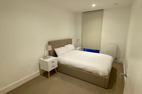 Foto 2 - Brand New 2 Bedroom Near Olympic Stadium