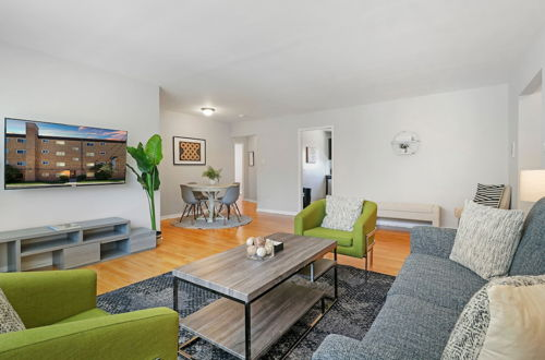 Photo 11 - 2BR Modern & Comfy Apt in Rogers Park