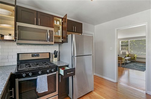 Photo 9 - 2BR Modern & Comfy Apt in Rogers Park