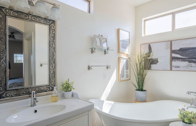 Stylish Cave Creek 3 Bdrm Vacation Home! - Photo 35