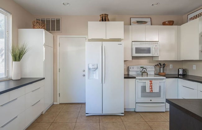 Stylish Cave Creek 3 Bdrm Vacation Home! - Photo 18
