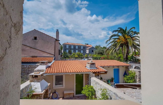 Impeccable 4-bed Apartment in Osor - Photo 29