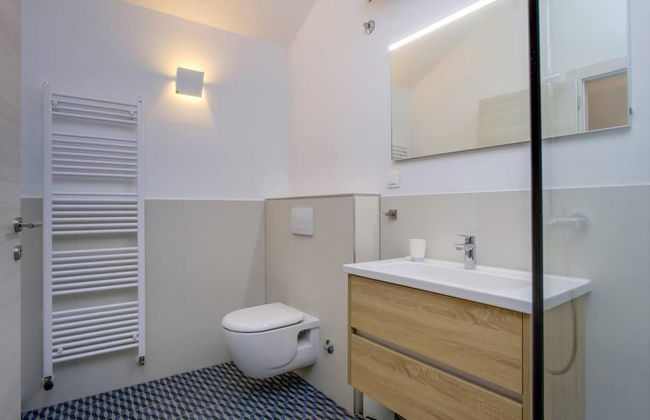 Impeccable 4-bed Apartment in Osor - Photo 12