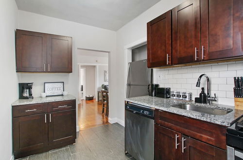 Photo 12 - Modern & Stylish 3BR Apt in Rogers Park